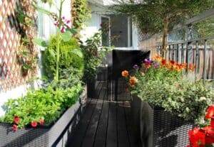 Rattan Blumenkasten Balkon (depositphotos.com)