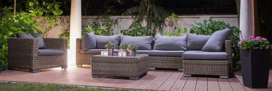 Schöne Poly-Rattan Gartenmöbel (depositphotos.com)