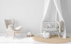 Ein süßes Babybett aus Rattan (depositphotos.com)