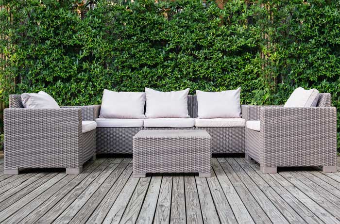 Graues Rattan Garten Set (depositphotos.com) Graues Rattan Garten Set (depositphotos.com)