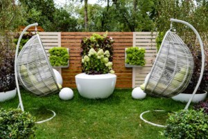 Weiße Hängesessel Polyrattan (depositphotos.com)