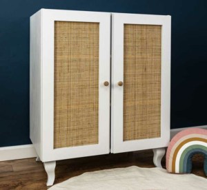 Rattan Highboard im Kinderzimmer (depositphotos.com)