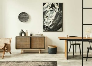 Sideboard mit Rattangeflecht und schwarzer Rand (depositphotos.com)