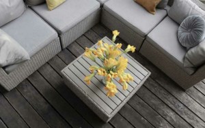 Platzsparende Ecklounge aus Polyrattan (depositphotos.com)