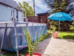 Pool Rattan Optik mit Umrandung aus Rattan - Polyrattan (depositphotos.com) Pool Rattan Optik mit Umrandung aus Rattan - Polyrattan (depositphotos.com)