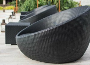 Rattan Hocker und Sessel in Schwarz (depositphotos.com)