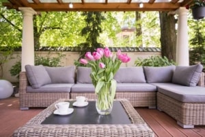 XXL Gartenlounge aus Rattan (depositphotos.com)