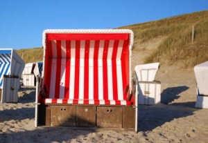 XXL Strandkorb am Meer (depositphotos.com)