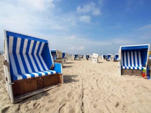 Strandkörbe in Blau Weiß (depositphotos.com)